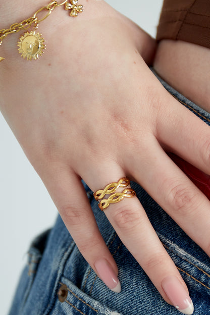 layered swirl ring