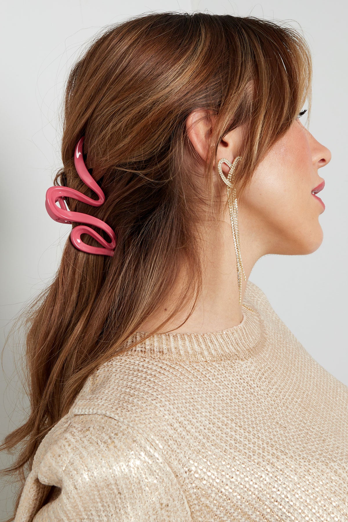Aesthetic hair clip curl