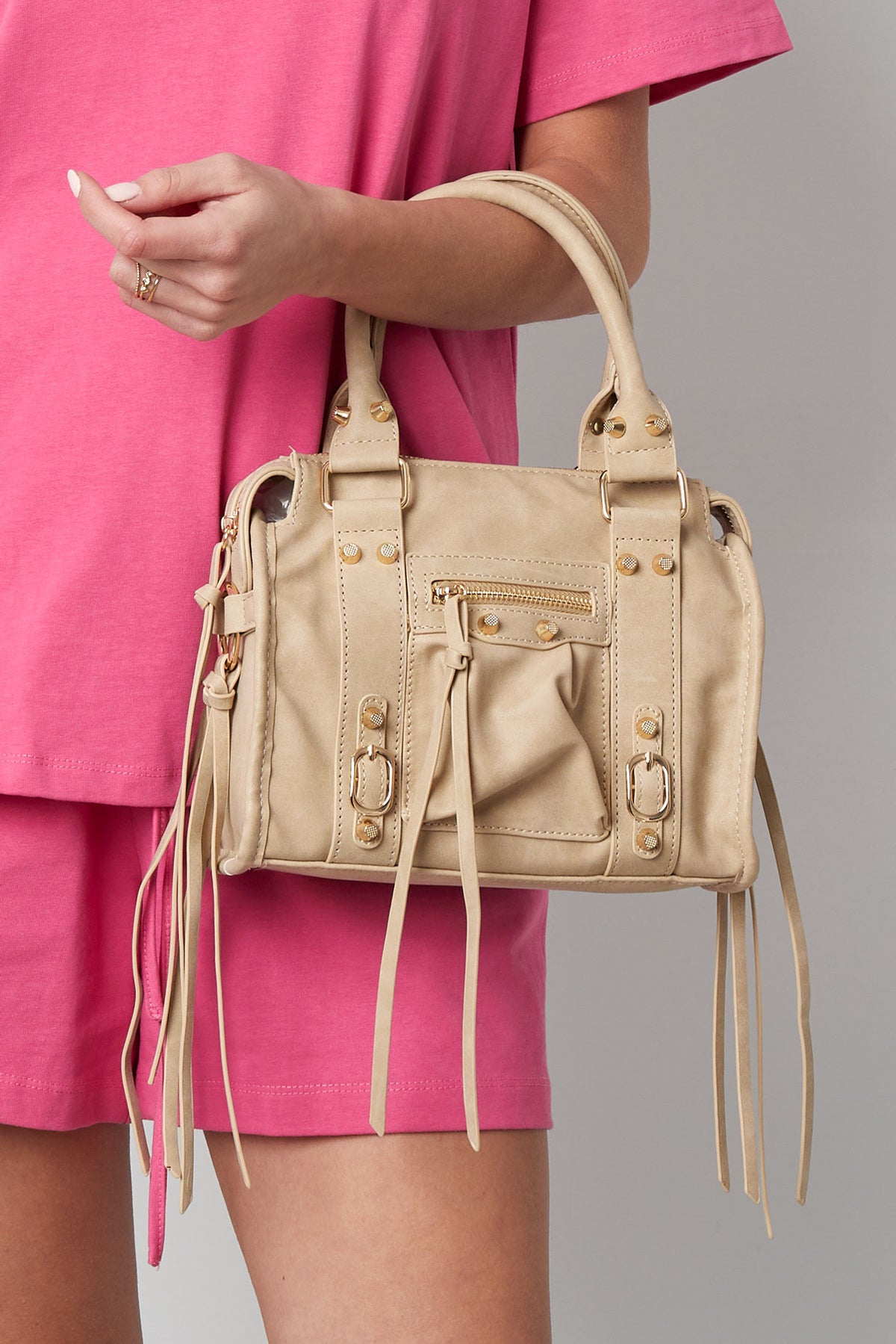 Tasche mit Fransen und Frühlingsakzent