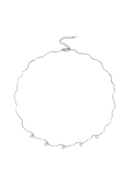 Necklace with zigzag pattern and stones