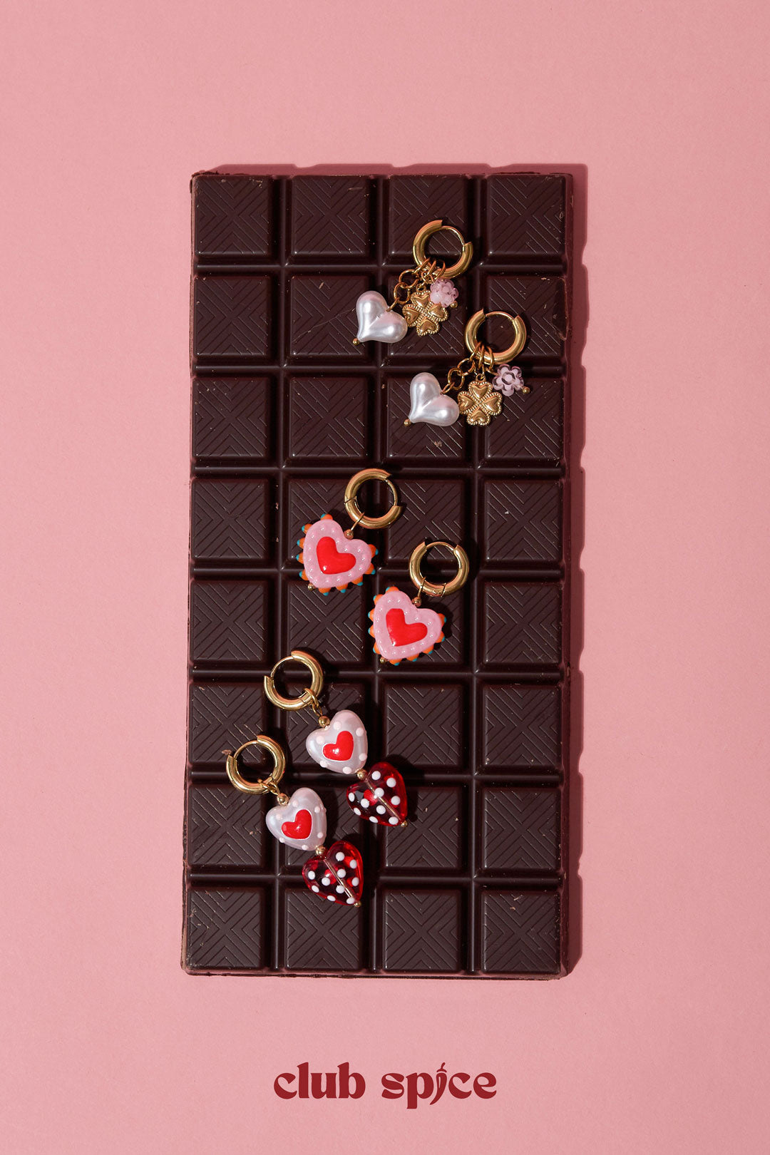 Ohrringe mit Herzmotiv im Bonbon-Stil