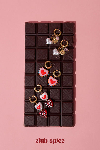 Ohrringe mit Herzmotiv im Bonbon-Stil
