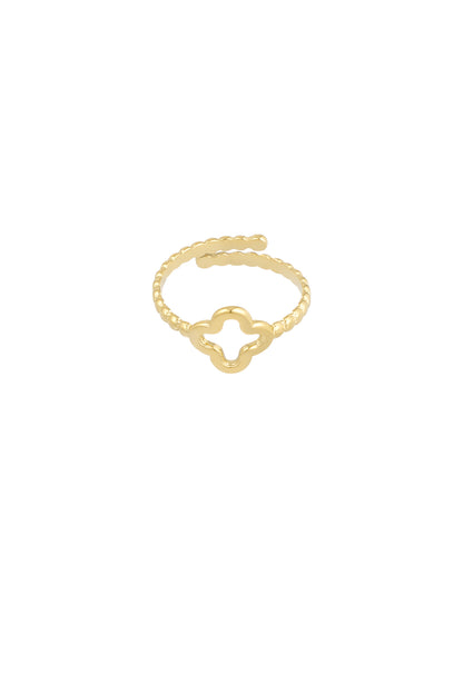 twisted ring with clover