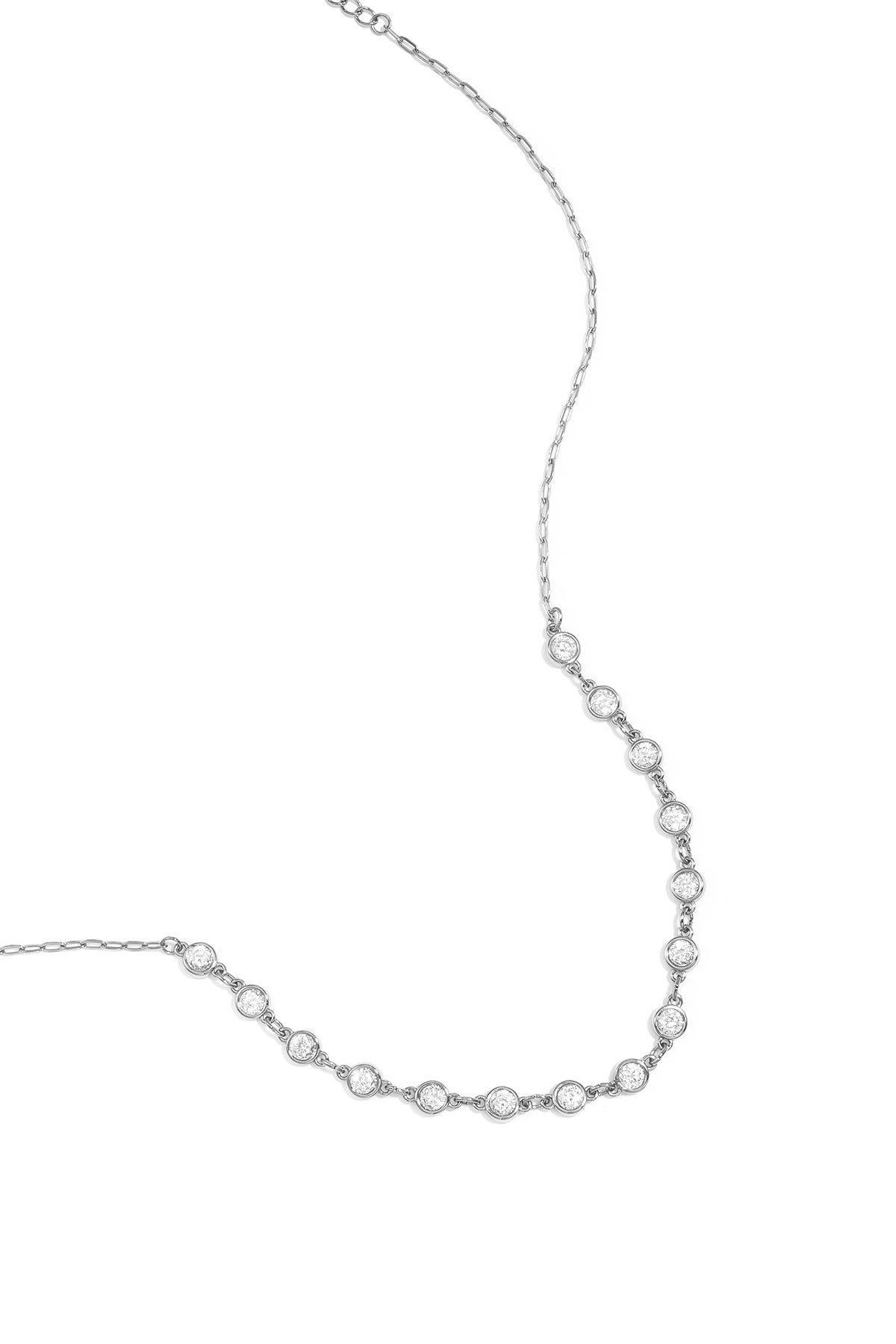 Halskette mit runden Zirkonia-Steinen