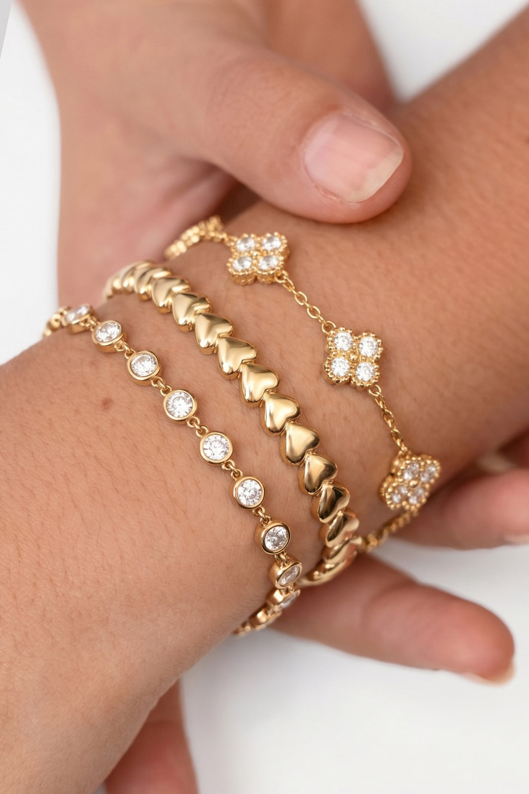 Armband mit Zirkonia-besetzten Kleeblättern