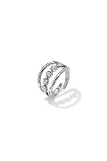Mehrlagiger Ring mit Steinen