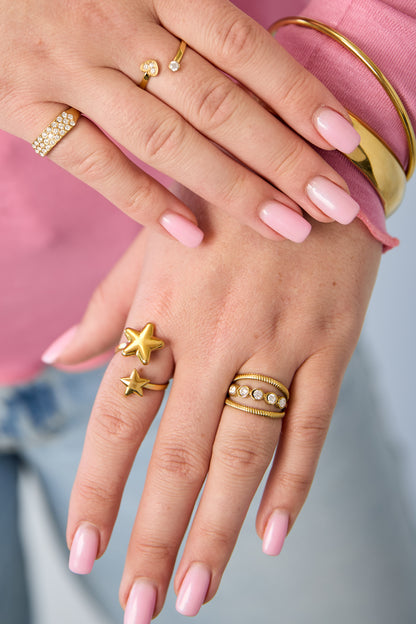 Mehrlagiger Ring mit Steinen