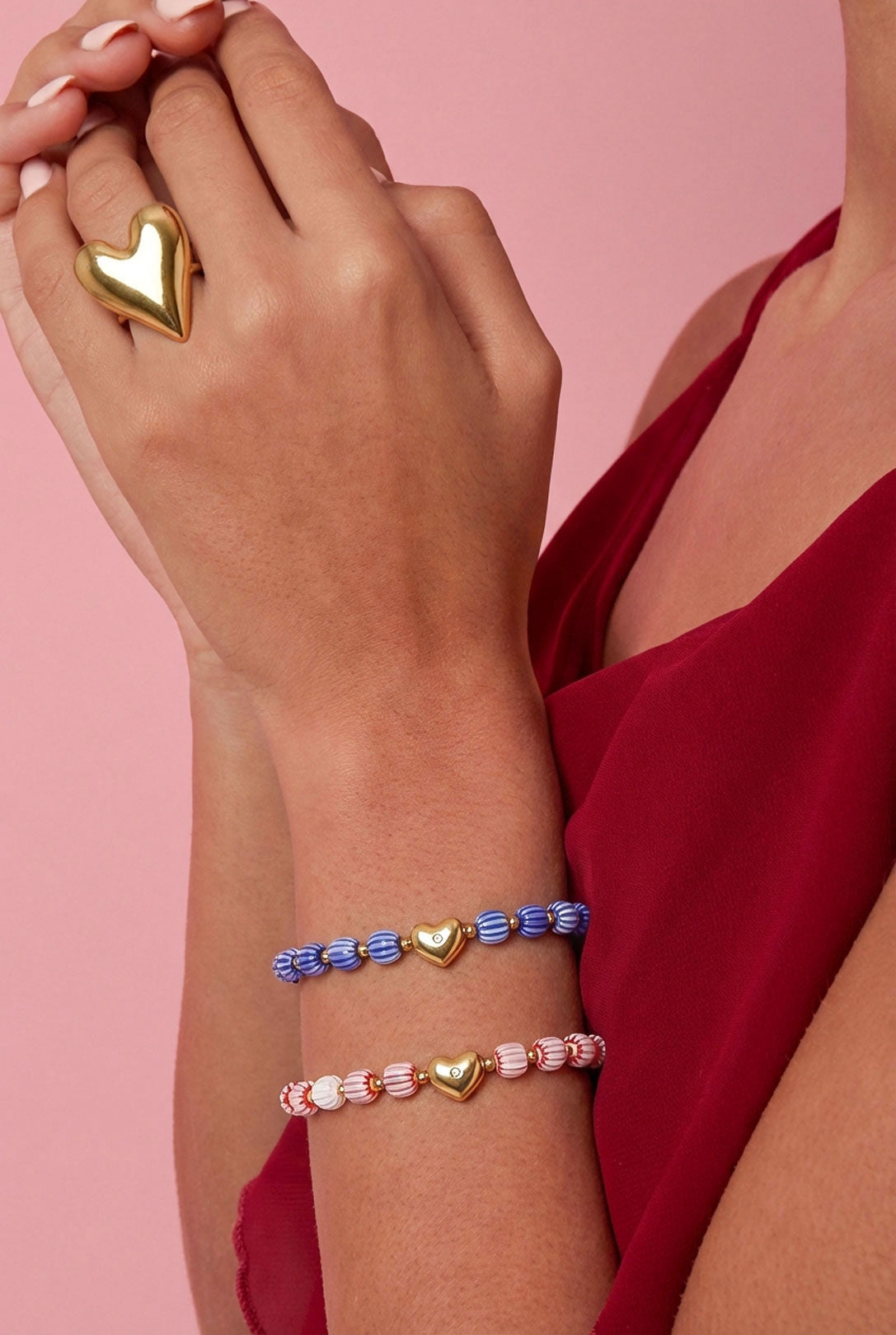 Beaded bracelet with heart-shaped centerpiece