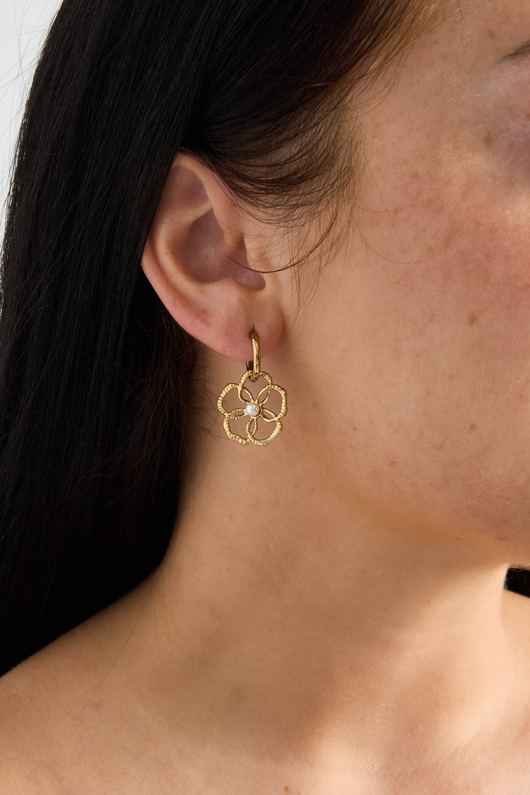 Ohrhänger aus 14-karätig vergoldetem Edelstahl mit Blumenmuster, schlichte Serie „Alltagsschmuck“, Damenschmuck