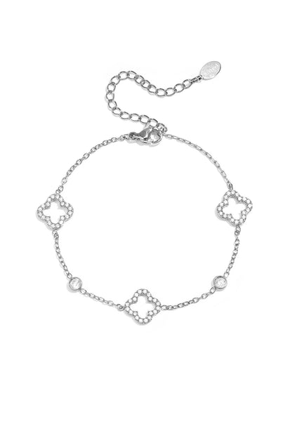 Armband mit durchbrochenem Muster und eingelegten Kleeblättern und Steinen